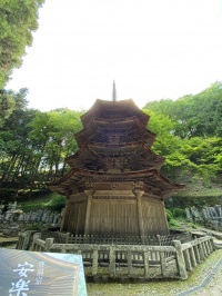 安楽寺の三重塔
