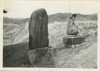 金桃の碑と小井川校生徒の延命地蔵