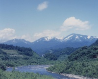 大井沢から望む月山・姥ヶ岳・湯殿山