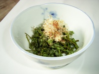 赤みすの実のおひたし