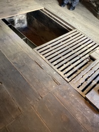 蚕を育てていた所(中)