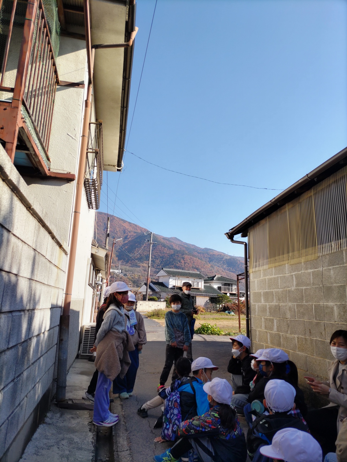 塩尻小学校　３年生の地域探索　　1