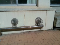 ロボットみたいなかお１