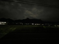 長野大学正門前夜間