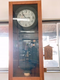 大屋駅内の時計