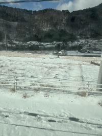 真田の畑と雪景色