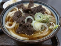 上田市の郷土料理「中村屋の馬肉うどん」について