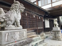 向かい合わせの守り神