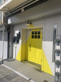 黄色？グレー？