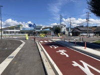 「止まれ」じゃなくて「ゆずれ」の交差点