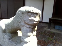 愛想のいい狛犬